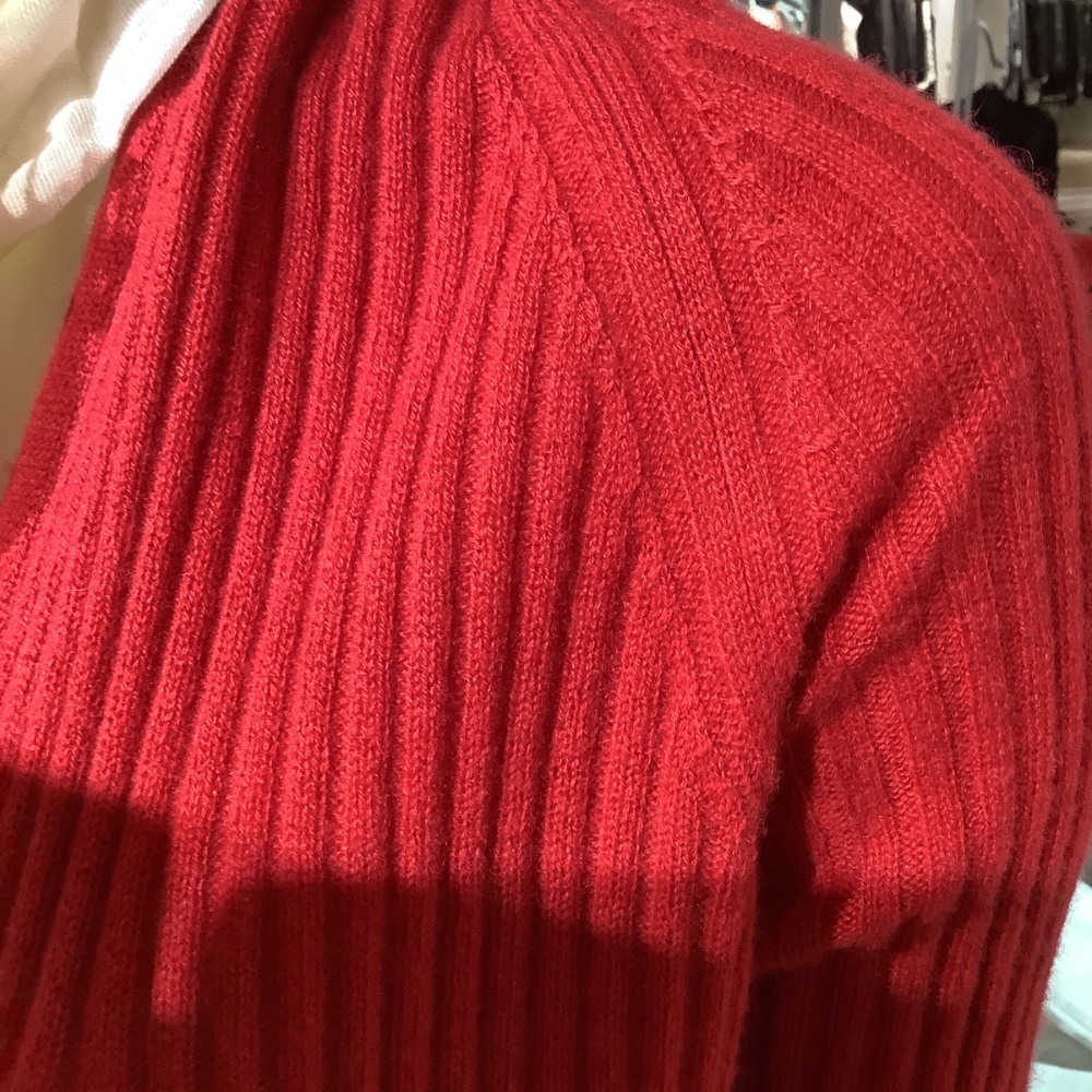 BARCELINO. Gorgeous red 100% cashmere cardigan. FRONT POCKETS. RIBBED CASHMERE - Picture 3 of 8